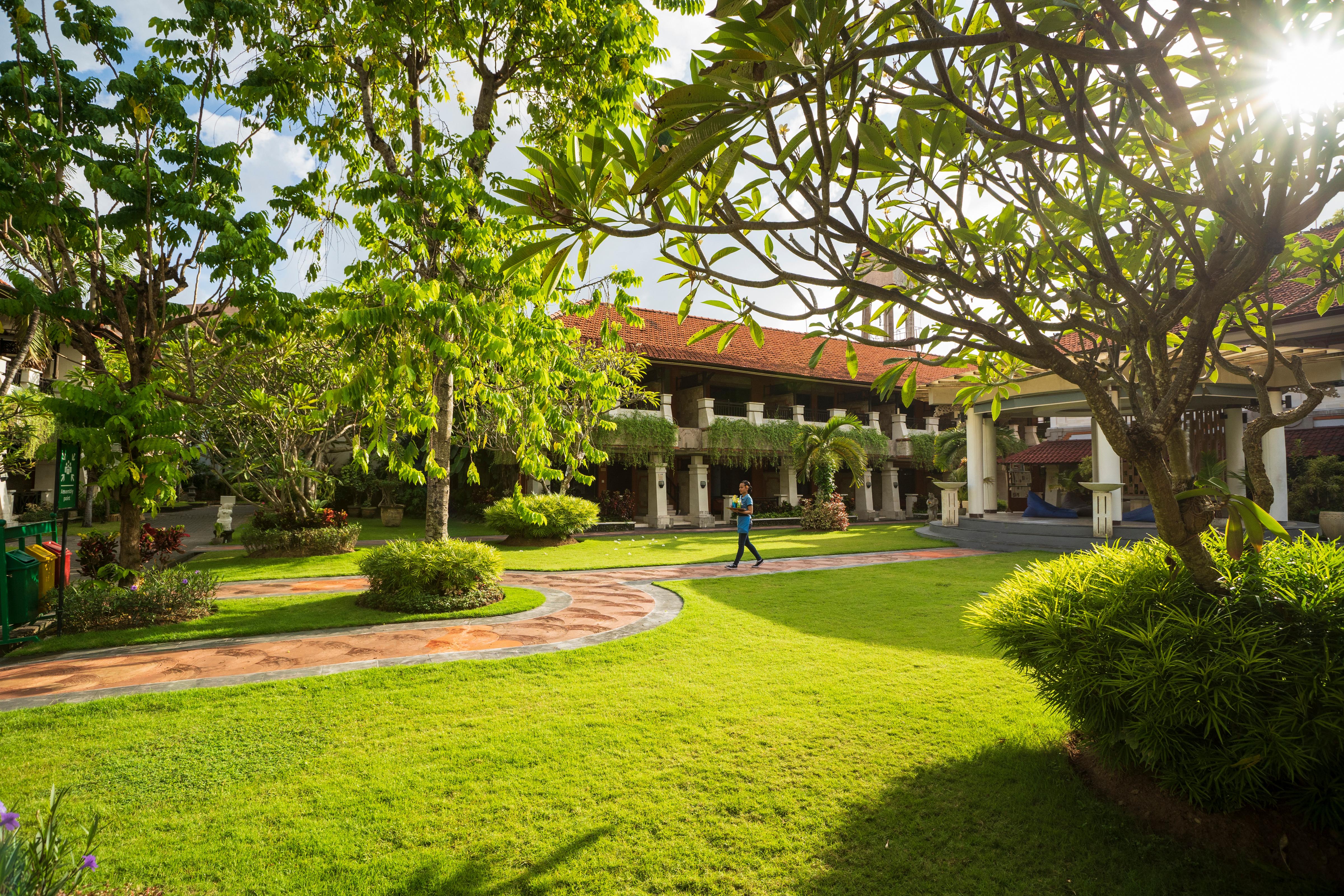 Kuta Beach Club Hotel Exterior photo