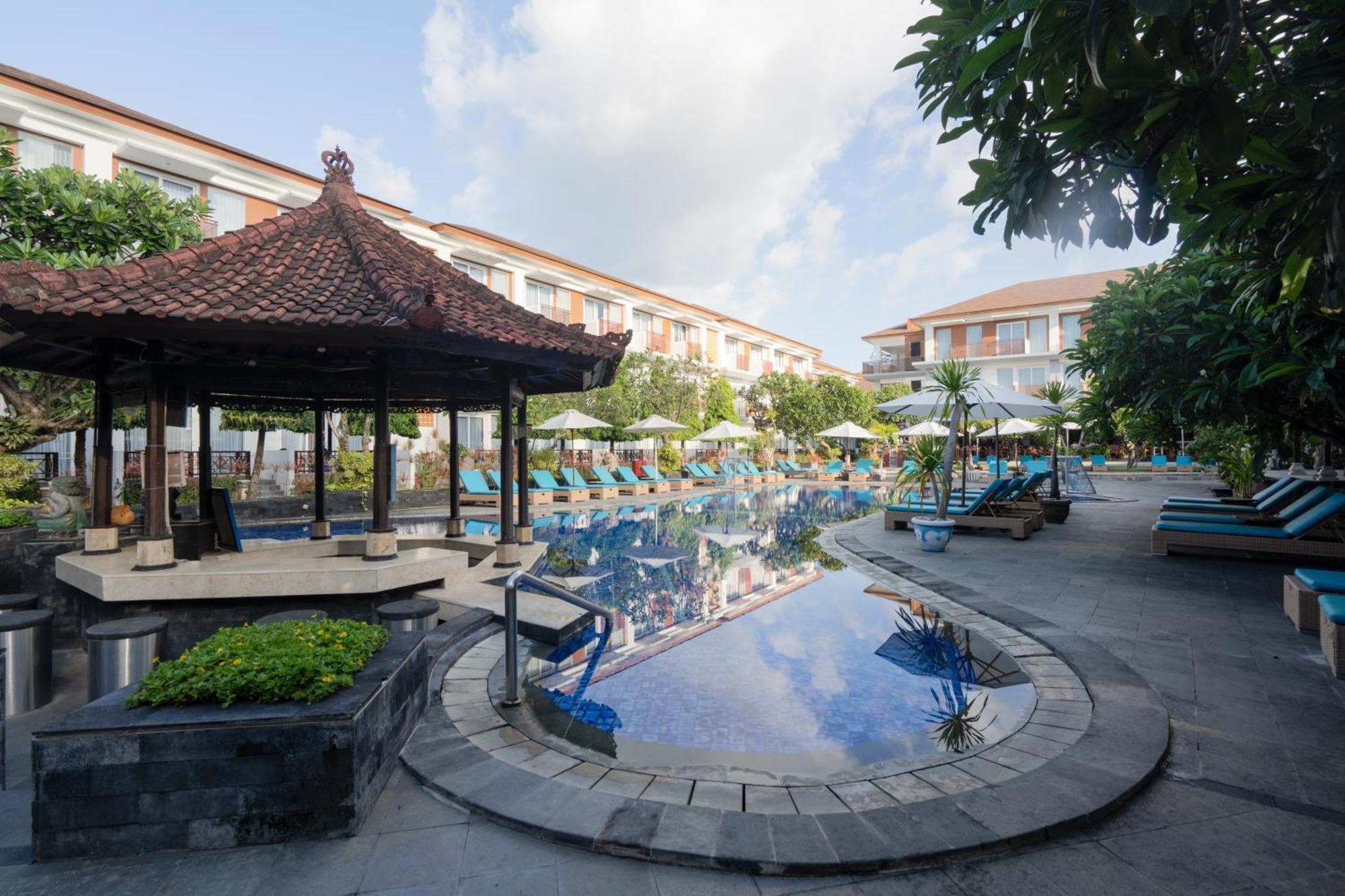 Kuta Beach Club Hotel Exterior photo